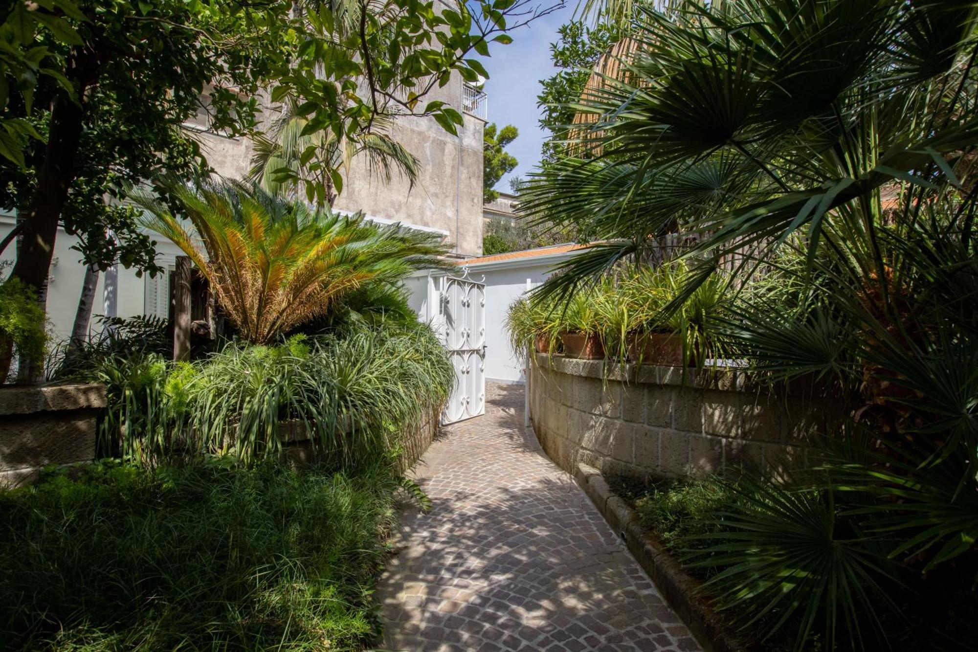 Relais Villa Savarese Sant'Agnello Exterior photo